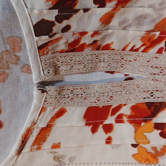 Pretty blouse - Picture 2 of 4